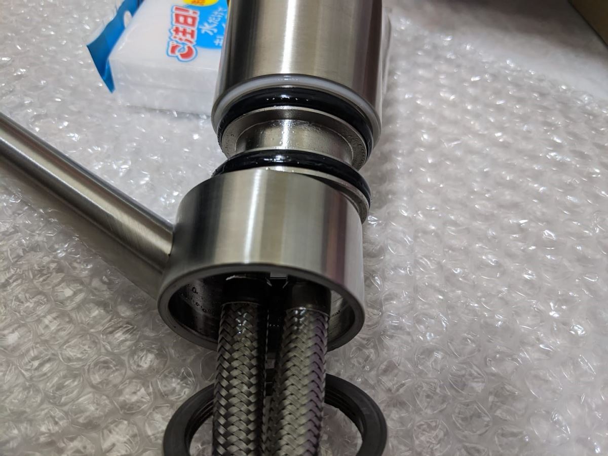 2. 可能陶瓷閥芯長年使用受損有縫了,無法緊閉密合,把閥芯換掉。