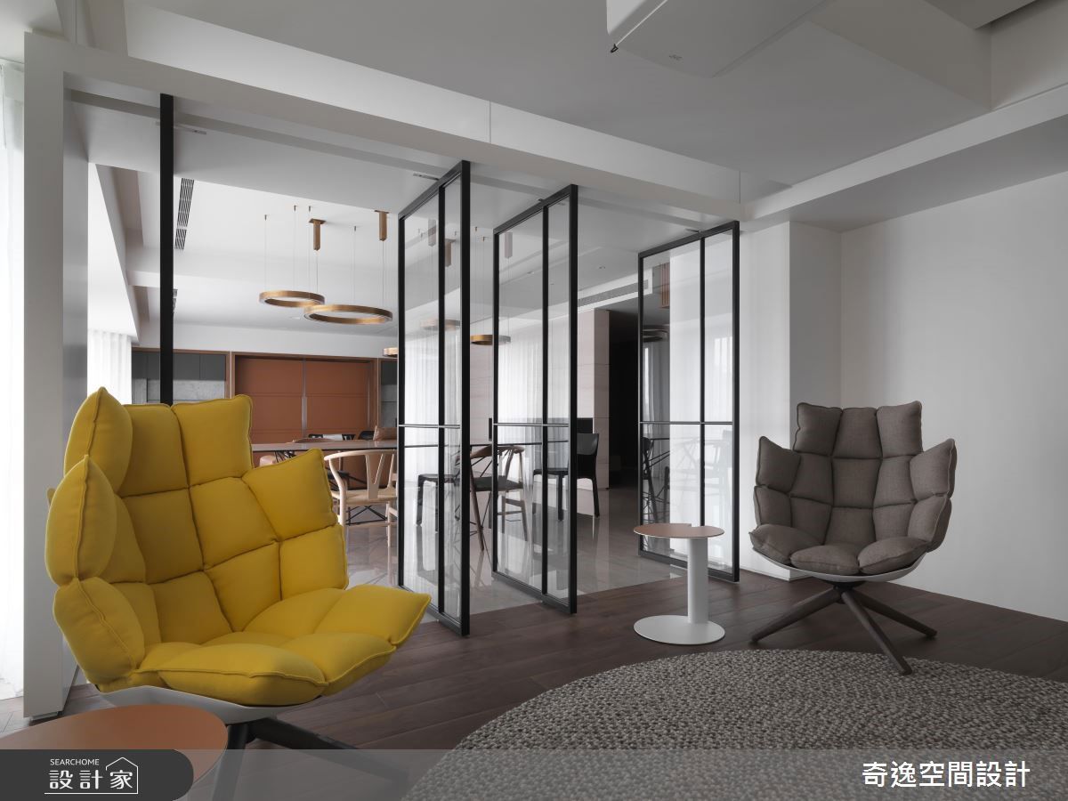 B&B Italia的Husk Chair椅面分成數個獨立「壓線」格狀結構，視覺上如蓬鬆的羽絨被