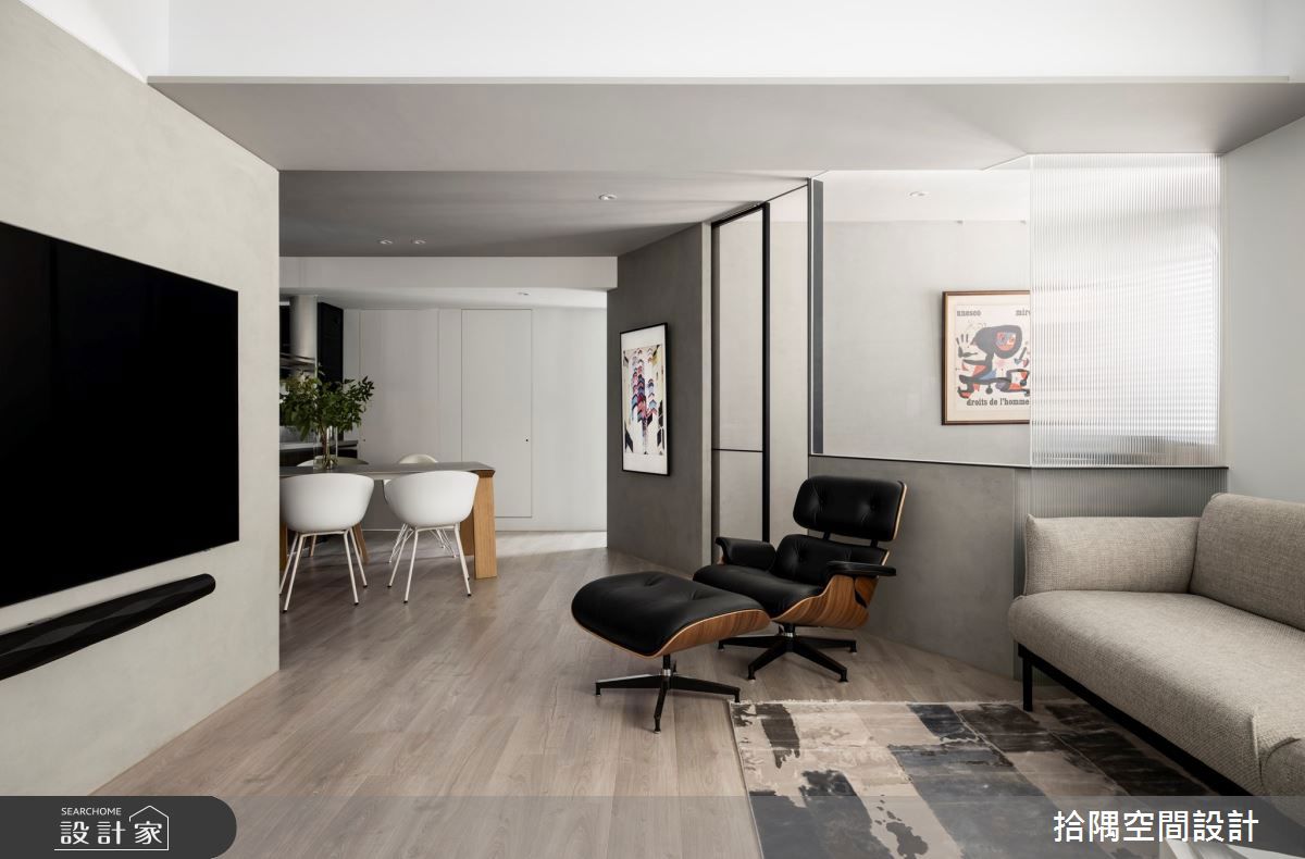 Eames Lounge Chair以 20 世紀中葉現代主義為基礎，椅身線條圓潤、比例優雅，融合雕塑感與工藝之美，展現「Less is More」的美學精神