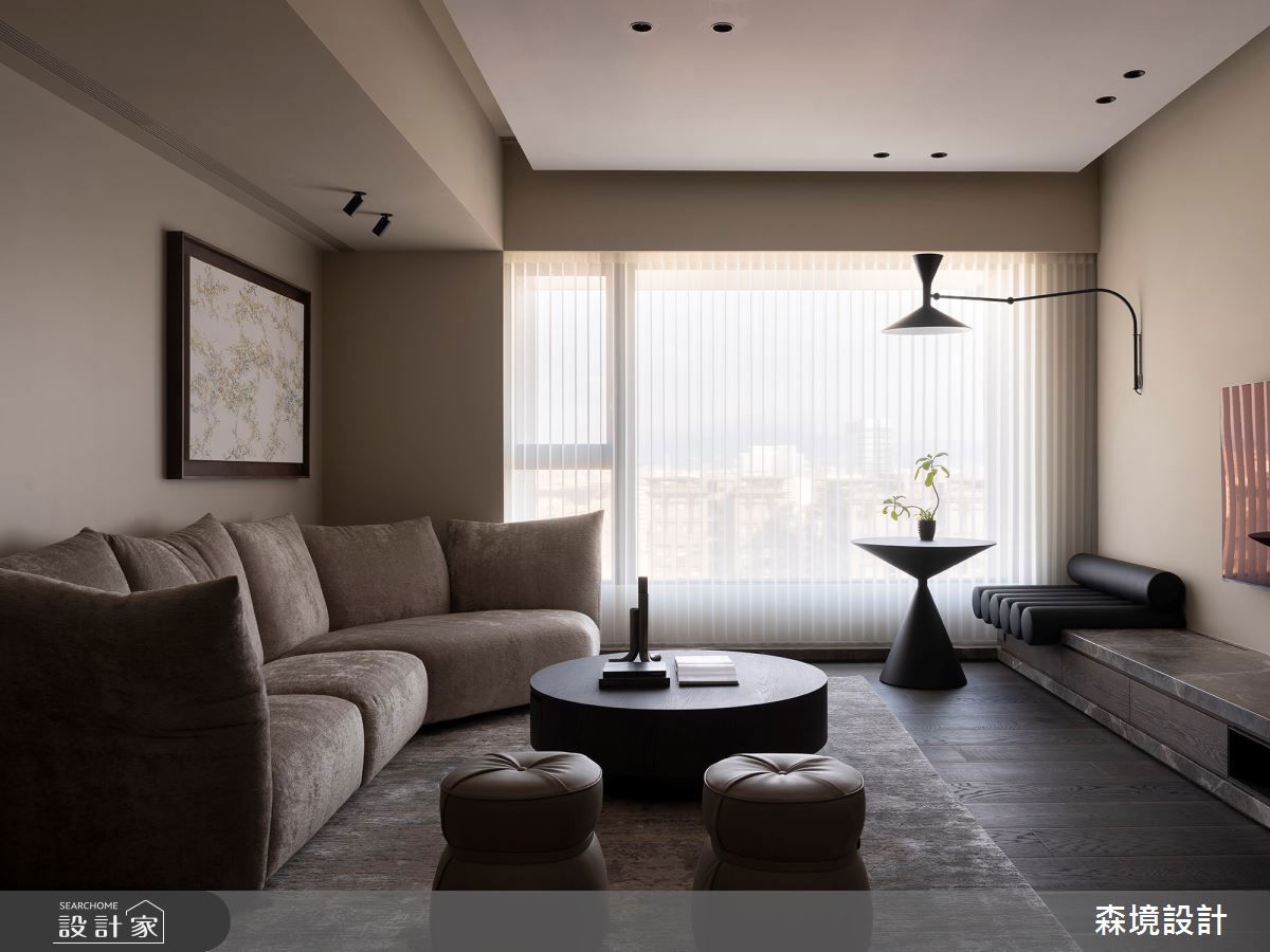 Edra Standard Sofa座墊填充採用專利「GELLYFOAM® 晶凝泡棉」混合特殊柔性材質，宛如一座可變形的「舒適島嶼」