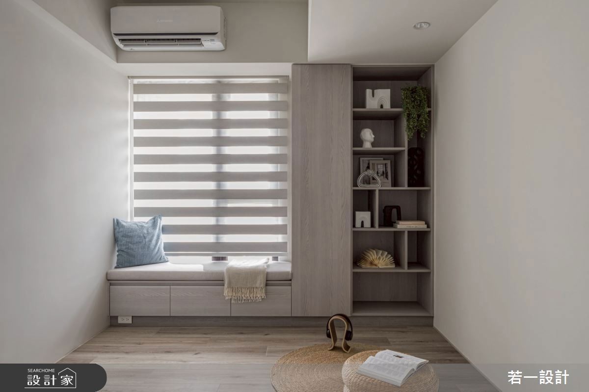 多功能房設計臥榻及展示櫃體,建立輕鬆的使用環境,彈性的家具擺設,便利於屋主在孩子長大後,做任何規劃。