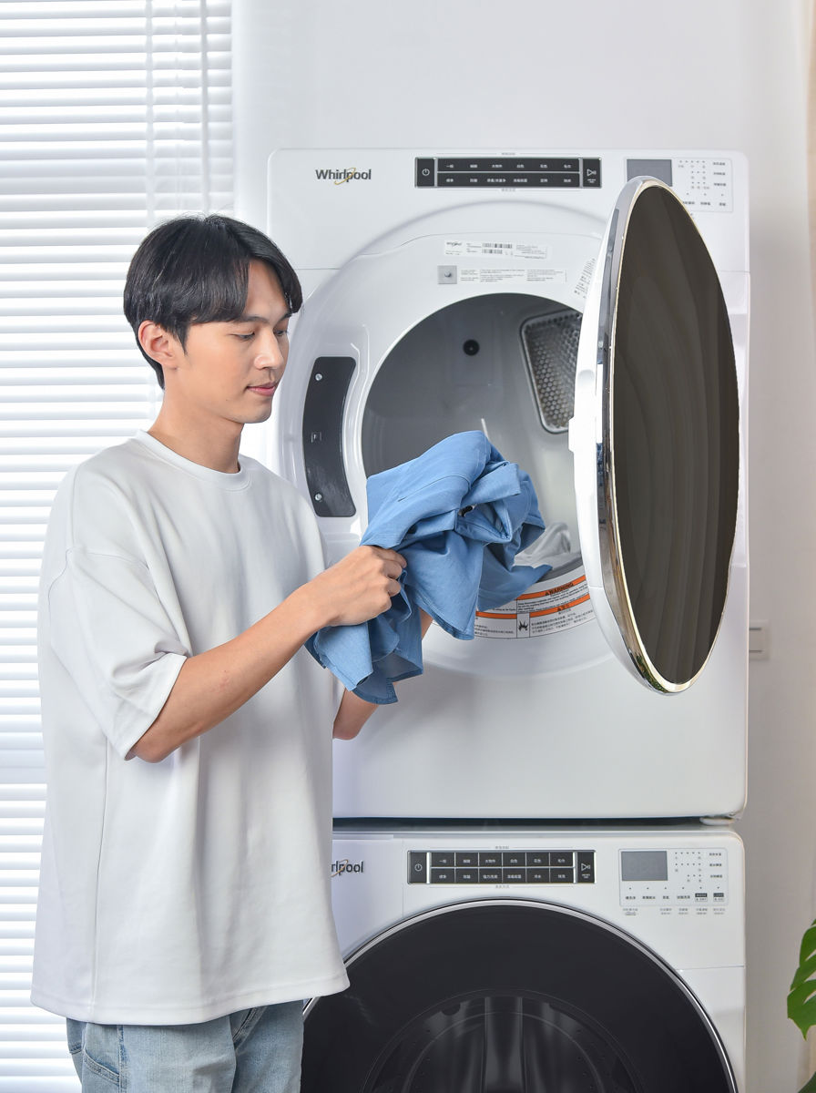從汗漬到塵蟎、從洗到乾，一機堆疊、雙機聯動，惠而浦用科技打造更省力的洗衣流程，讓潔淨成為日常的基本配備。（圖／台灣惠而浦提供）