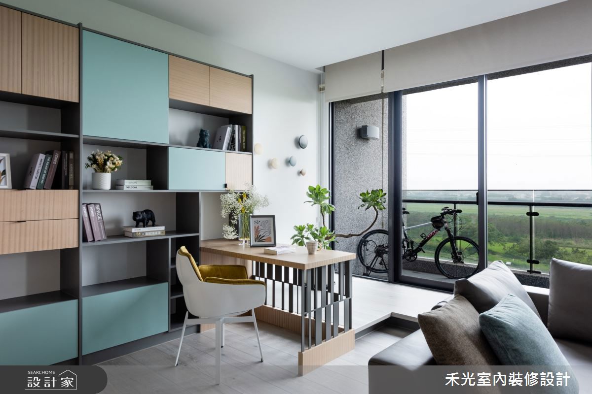 選擇日式花藝的「留白」精神，以單支或少量鮮花，搭配簡潔的花器，作為視覺焦點