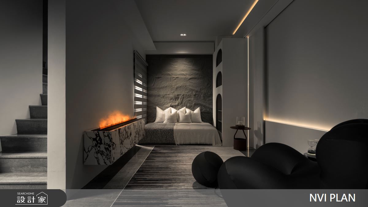 85坪透天別墅全棟導入智慧家電系統,透過 App 遠端控溫、啟動設備,讓居住者隨時掌握生活節奏。夏日到家前預先啟動冷氣,一進門就感到涼爽