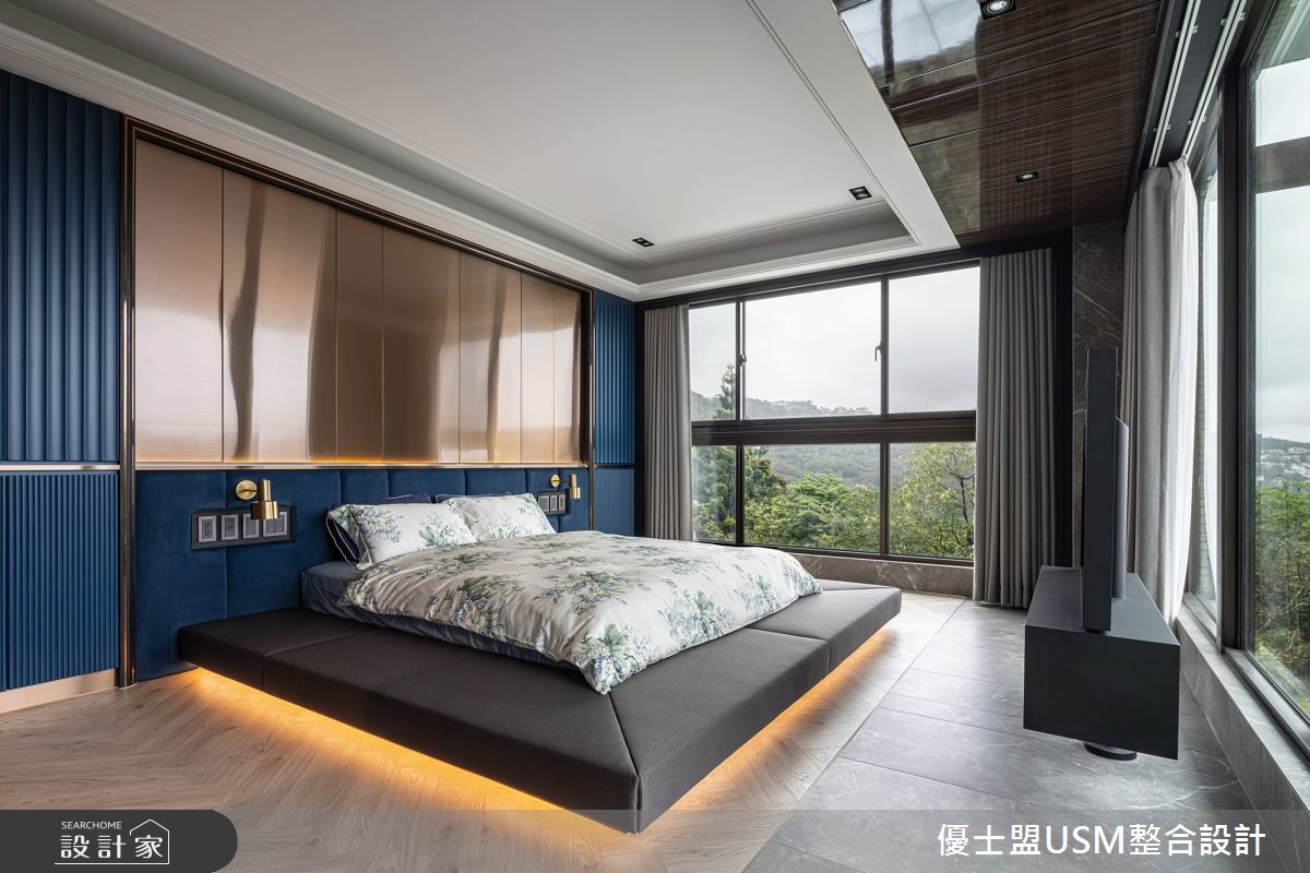 鍍鈦金屬的表面光澤和質感極佳,能呈現出多樣化的色彩(如玫瑰金、香檳金、古銅色、黑鈦色等),為空間帶來強烈的現代感和輕奢氛圍