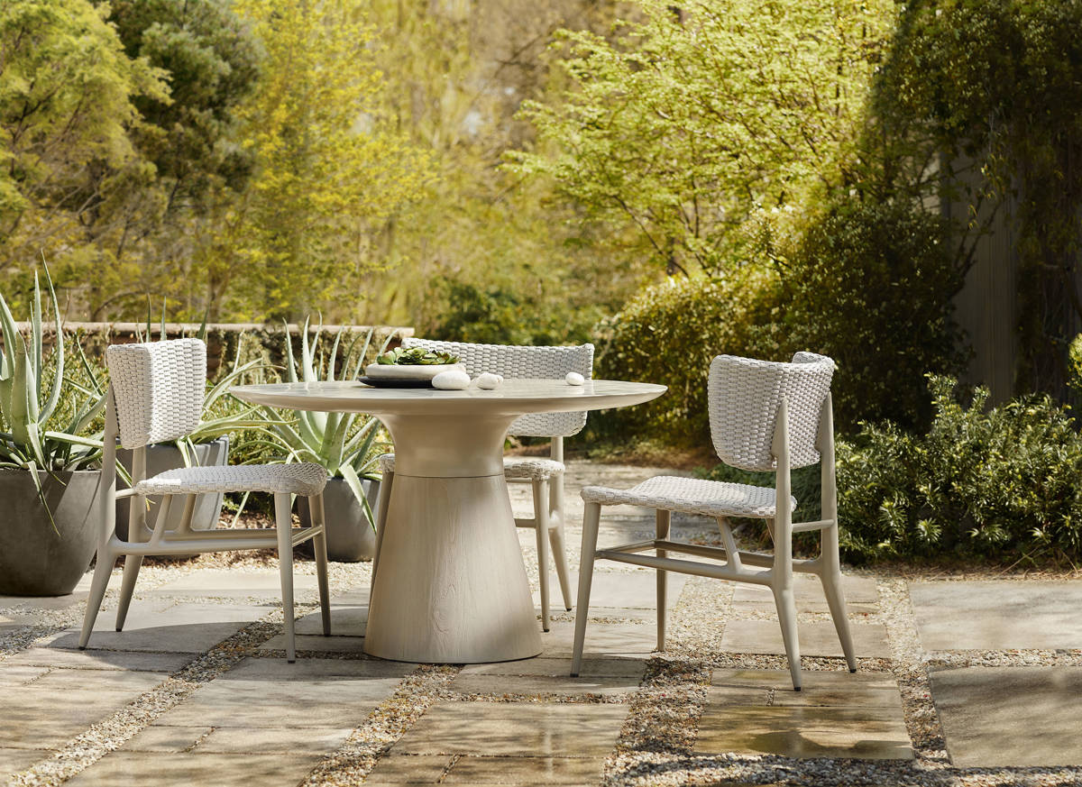 Baker-McGuire_陽台戶外_Bow Outdoor Lounge Chair、Spin Outdoor Accent Table