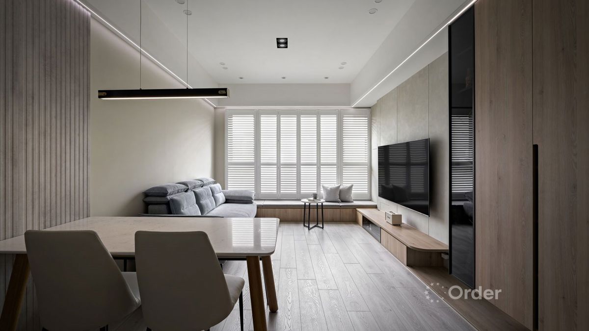 設計師以日系無印風為基調，搭配低彩度大地色與白灰色系，為歐德師傅家營造清爽、溫潤氛圍。