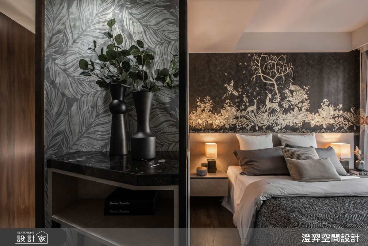 主臥與客臥運用質感壁紙，述說著鶴與金鹿的美好寓意。