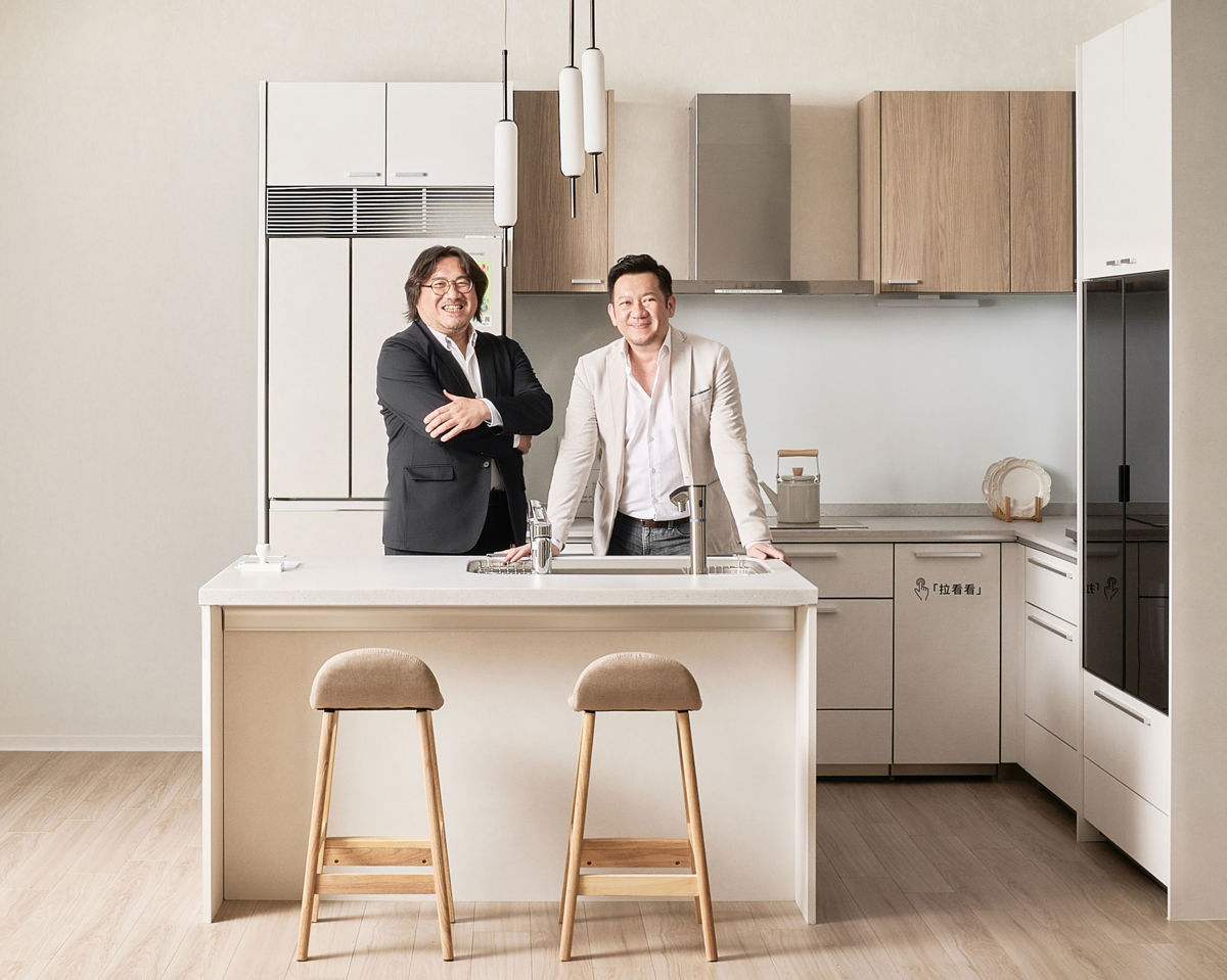 「好住研究所」專家-Panasonic首席設計總監宮恩培（左）和誠砌設計總監陳文豪（右）皆認為，預防性的住宅設計是熟齡宅的未來趨勢，Panasonic將導入更多互聯網設備，建構讓人安心老去、優雅生活的空間樣貌。