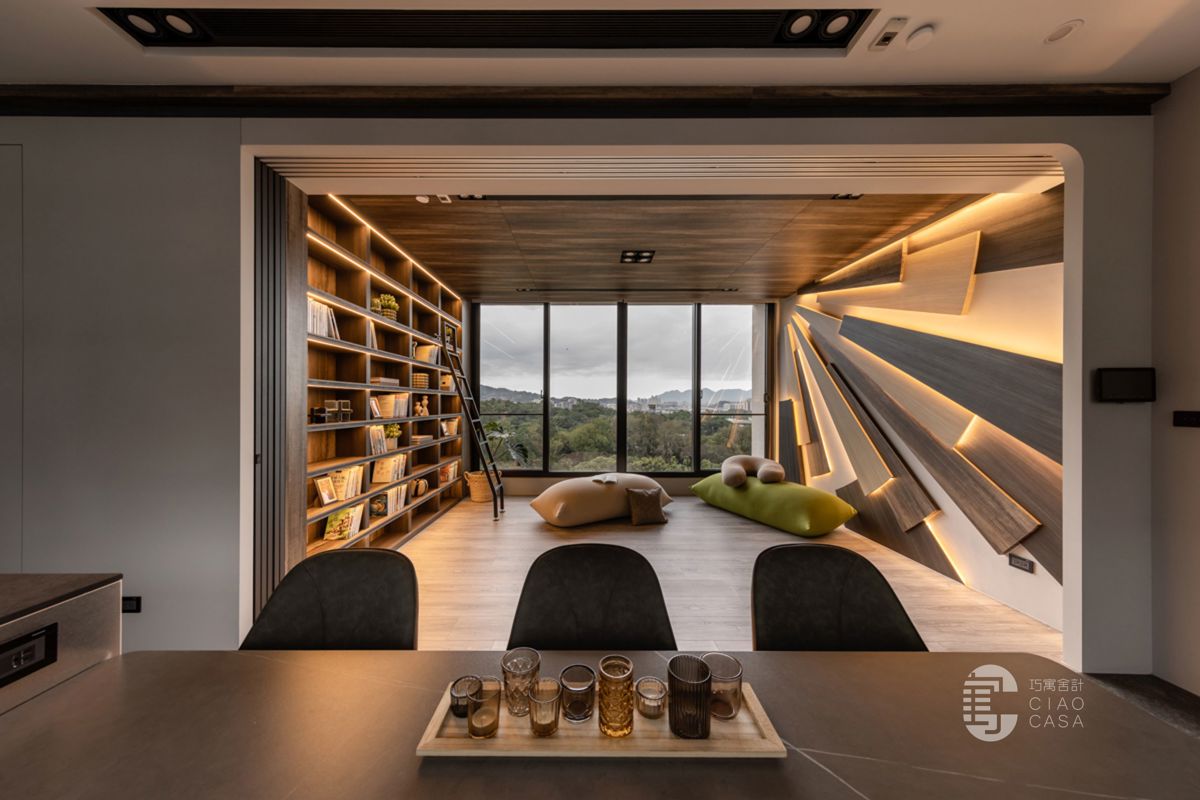 木質層疊造型，演繹太陽光影，巧寓舍計營造沉浸藝術氛圍。