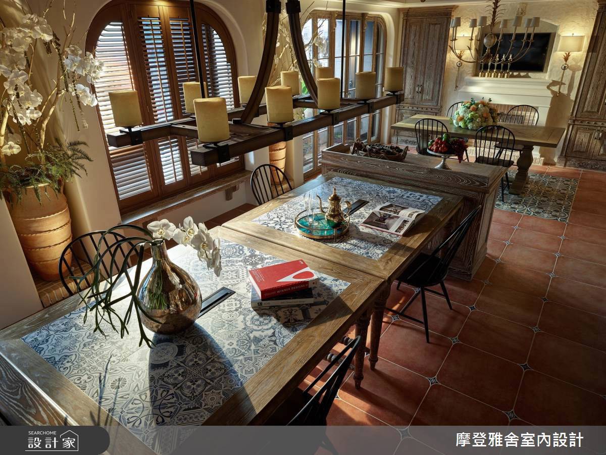 如果你是過敏體質或身處潮濕地區，可以選擇鐵件實木桌椅，打造率性態度。