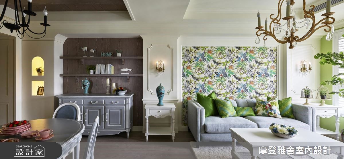 選購移動式櫃體不僅需與既有家具色彩、風格吻合，也要考量收納量體是否充足。