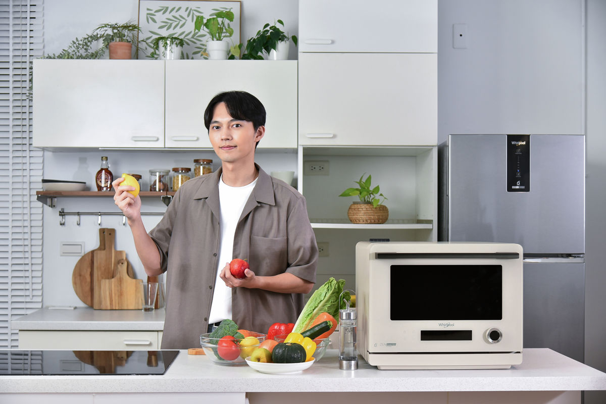 Coloris 8 合 1 變頻氣炸蒸烤微波爐將蒸氣、燒烤、烘焙、氣炸、微波、燉煮、舒肥以及多種快速烹調模式一次整合,取代多款單功能電器。(圖/台灣惠而浦提供)