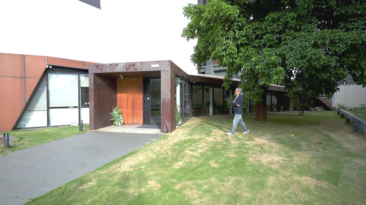 林淵源建築師在竹北打造的三角咖啡館外觀