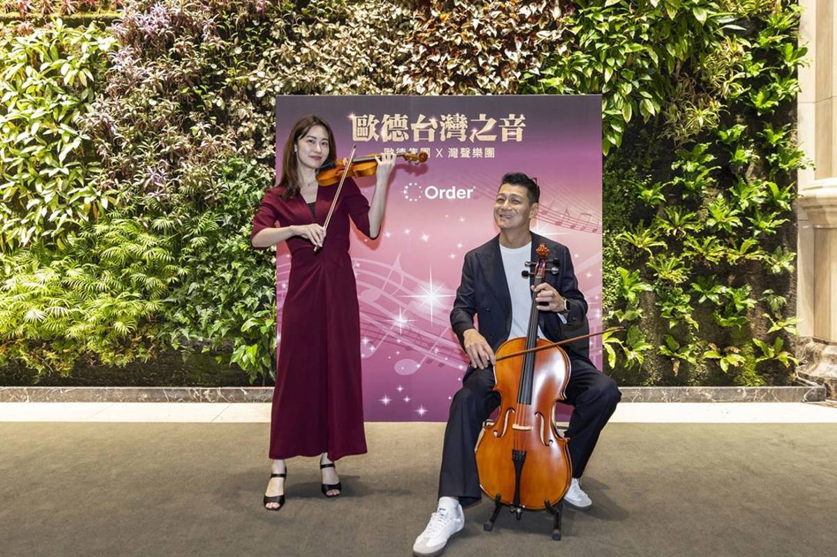 藝人聶雲攜手音樂劇《三個傻瓜》中的女兒張郁婕共襄盛舉,現場滿滿耳熟能詳的樂曲,讓人聽完也興起重拾樂器的衝動。