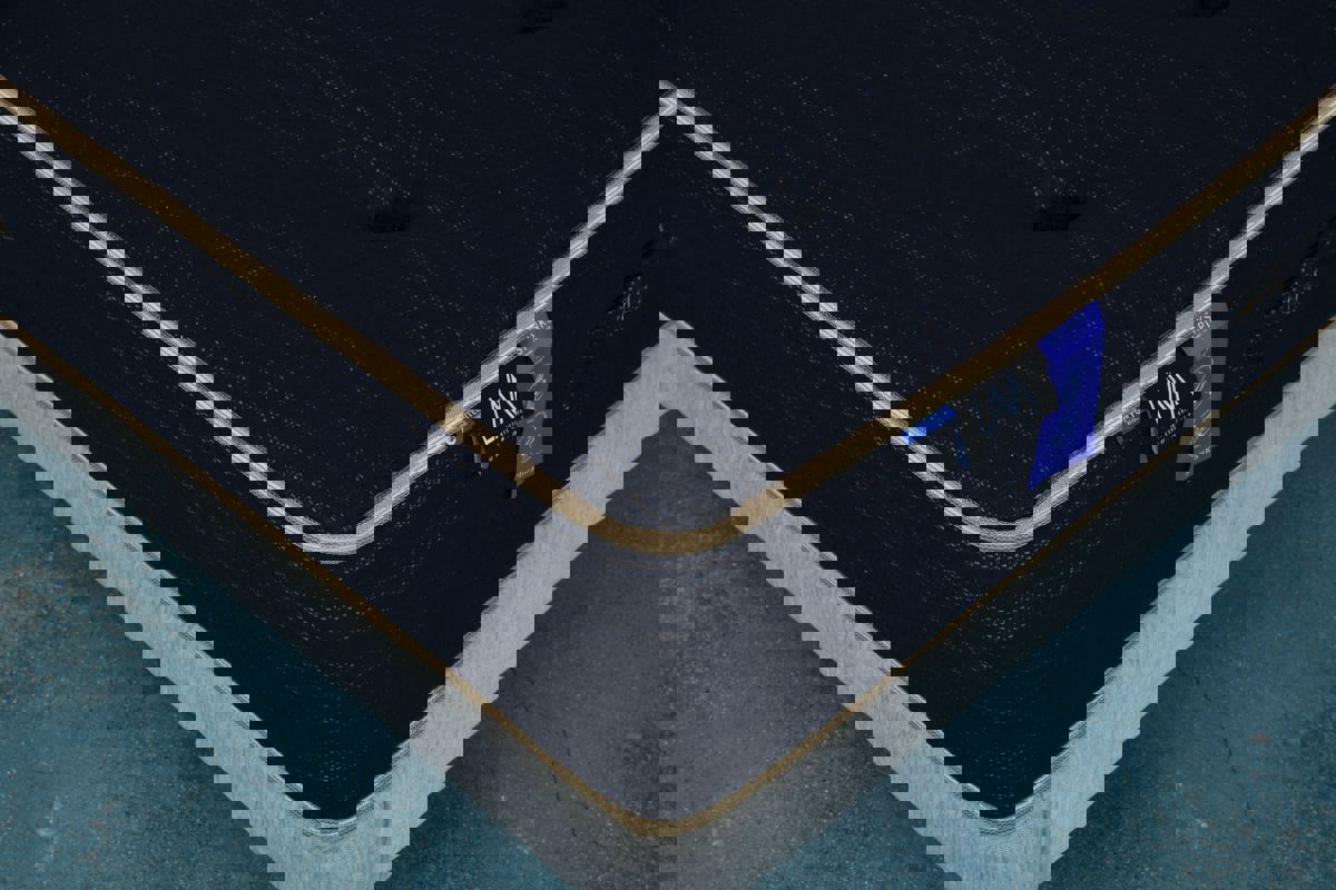 FUJITEC科技睡眠VELLUTO 床墊，選用英國SPINKS全球最小口徑 MICRO 3.5 COMFORT微型彈簧，能精準貼合人體壓力點，釋放一整天累積的疲憊（圖_FUJI 提供）