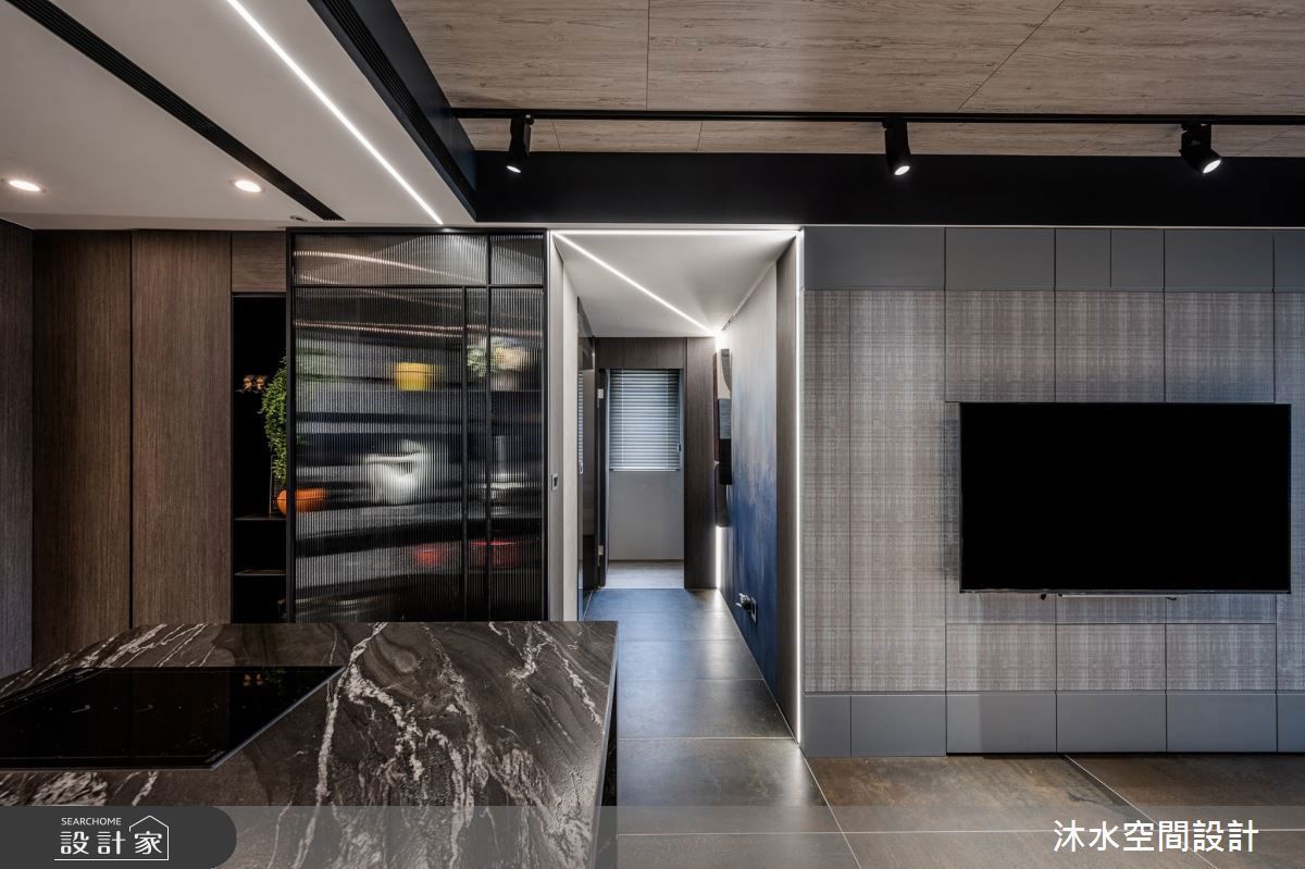 三樓以上則增設私人起居空間，藉由分層規劃、讓生活互相獨立不干擾！