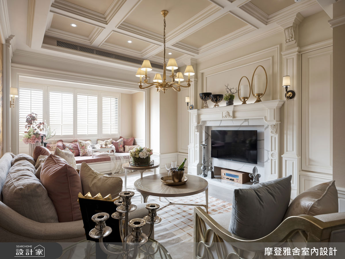 磚與線板交織歐式風情,粉色臥榻柔化奢華氣韻,展現優雅溫度。