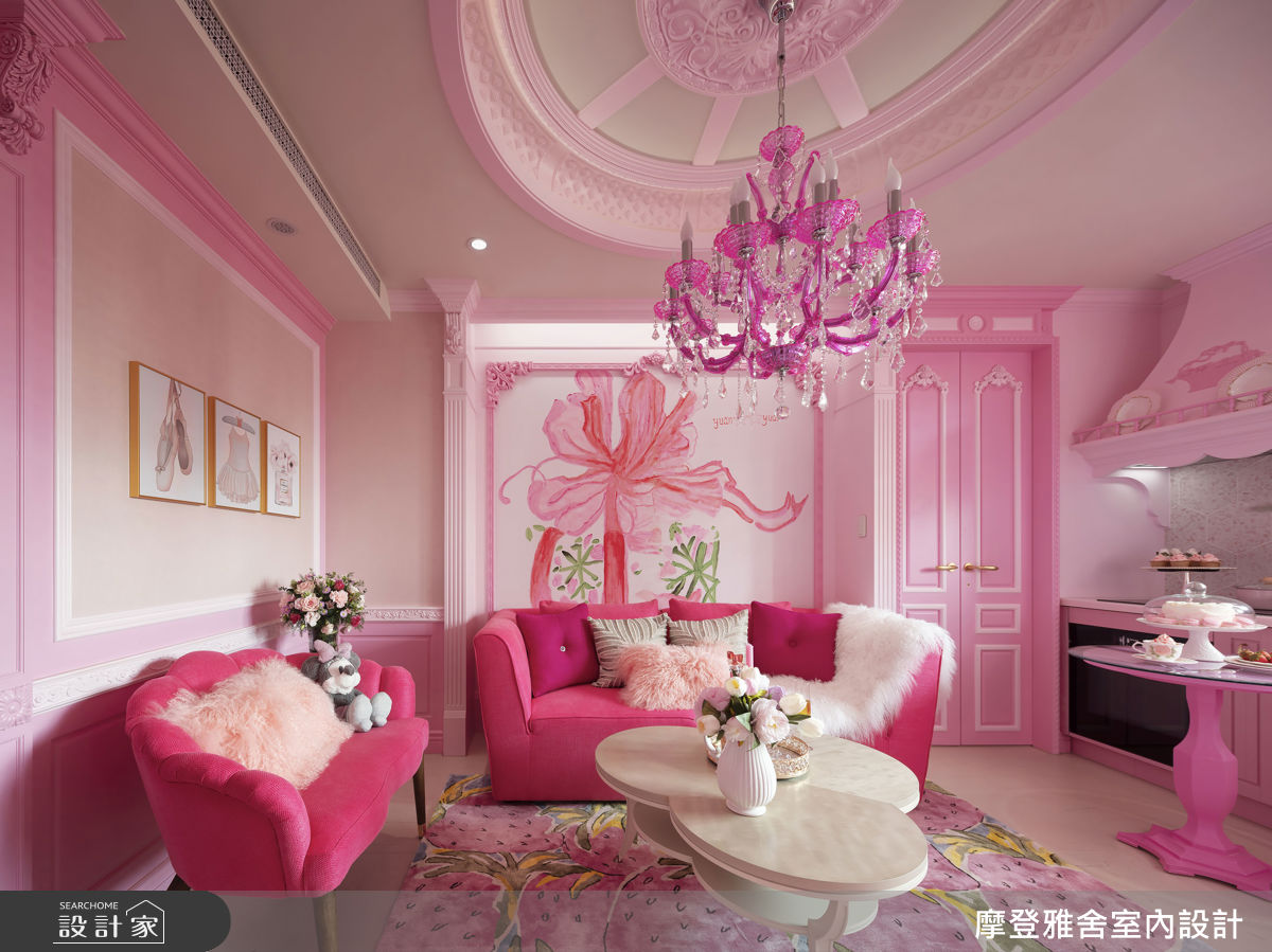 手繪禮物牆寫上屋主名字,象徵獨一無二的人生禮物。。