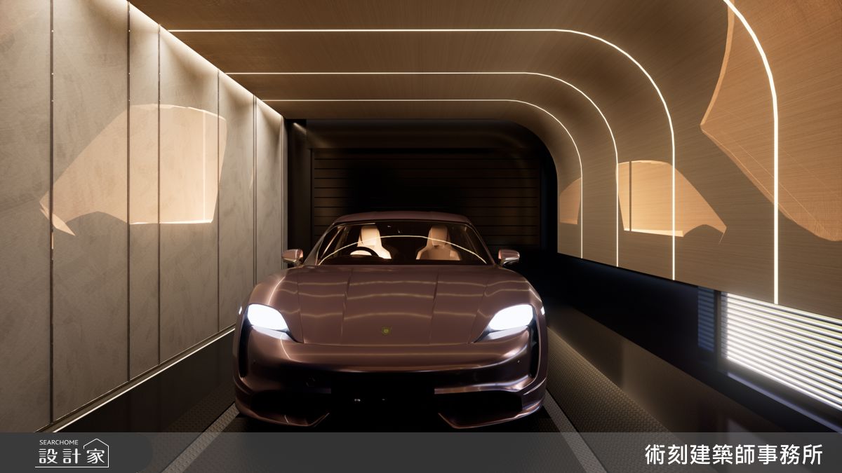 智能車塔系統，每一席車位標配電動車充電樁，結合燈光與材質語彙，營造兼具科技感與尊榮體驗的進出動線。