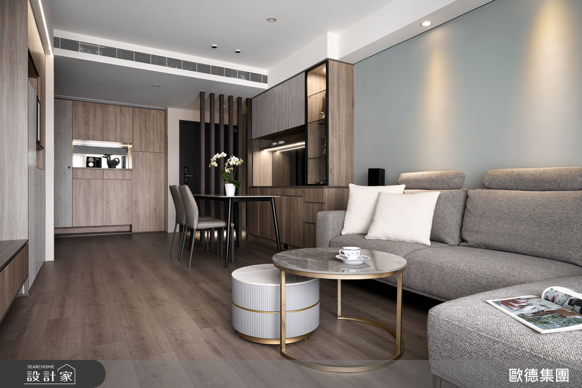 B戶則以木質侘寂風為主調,重視材質肌理與自然光影。整體空間透過異材質交織與光線導引,演繹出「靜中有暖」的居住哲學。