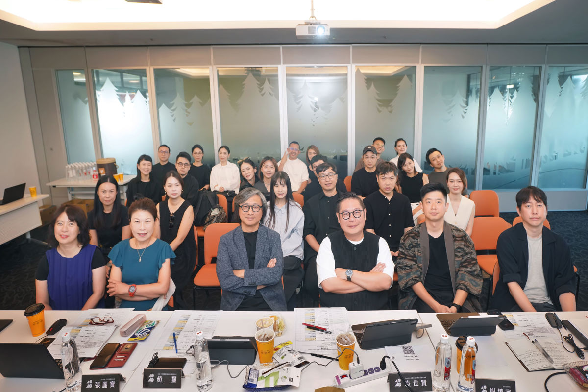 【40 UNDER 40當代設計傑出青年】2025年晉級評審會議台灣場，評審老師與設計師參評者現場合影！