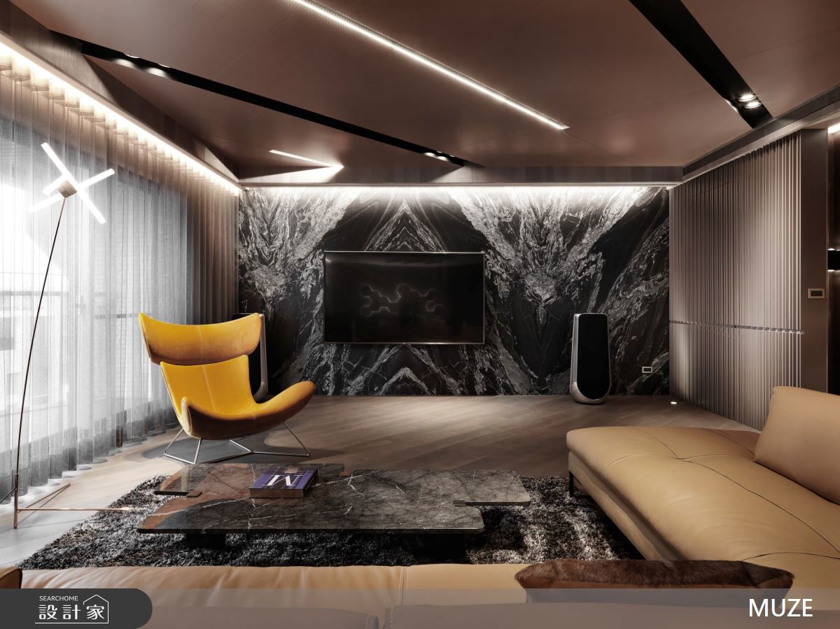 Imola Chair 的名稱與流線外型,是受到網球的圓弧造型所啟發。