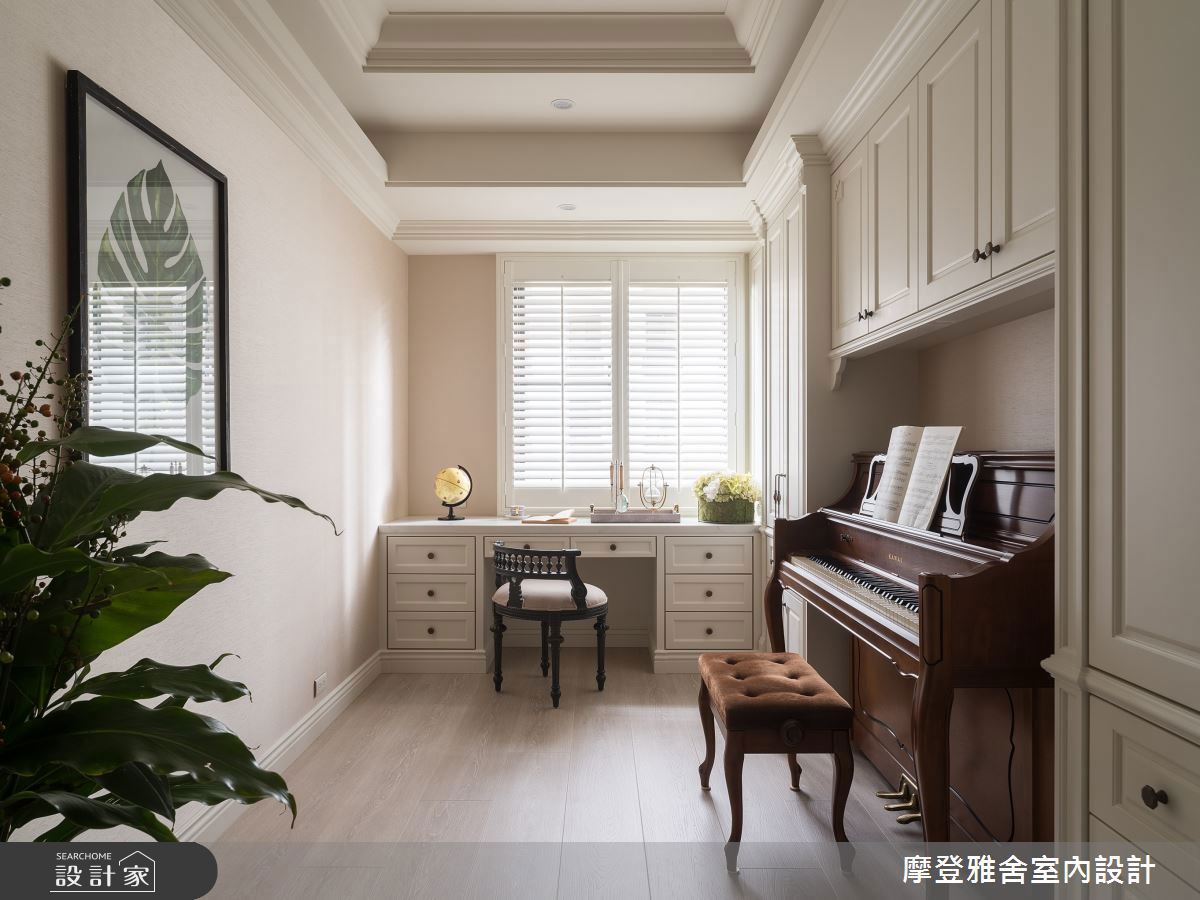 2  位設計師不僅在軟硬體規劃擁有專業知識及經驗，在生活品味及氛圍營造也能為屋主提供高度情緒價值，讓屋案成為美型且實住的所在。