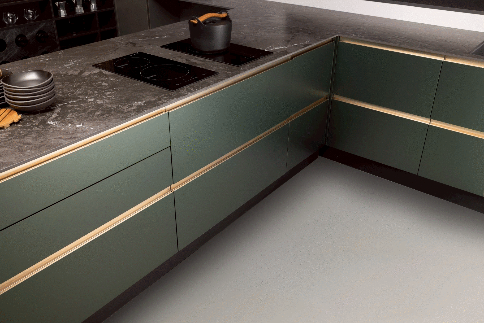 極致碗碟抽、鍋具抽:像日本廚具一樣,能把鍋具、餐具分門別類,一拉就清楚明瞭。 極致碗碟抽、鍋具抽:像日本廚具一樣,能把鍋具、餐具分門別類,一拉就清楚明瞭。