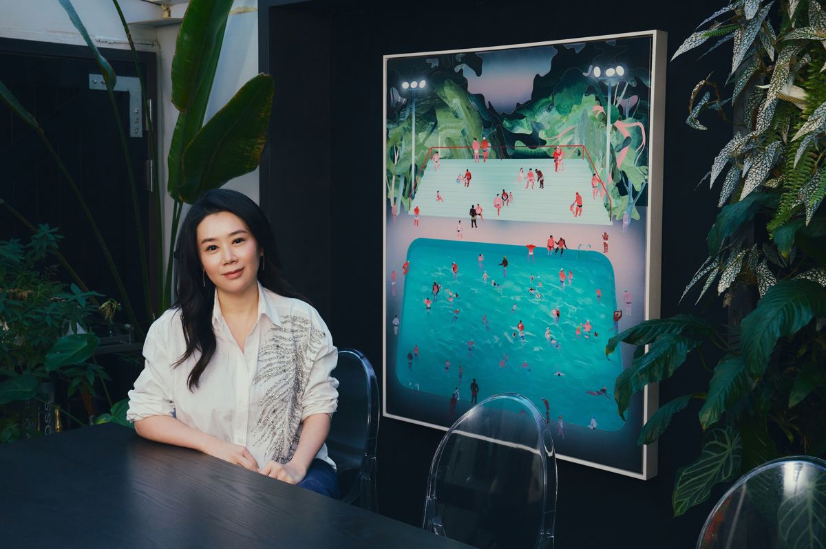 也趣藝廊AKI Gallery范揚宗的《泳池》系列，既有俯瞰般的上帝視角，又切換到極近距離的凝視，在尺度的轉換之間。