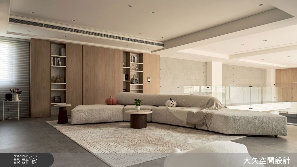 二樓的多功能空間，既是家庭劇院也可以作為閱讀休憩區。