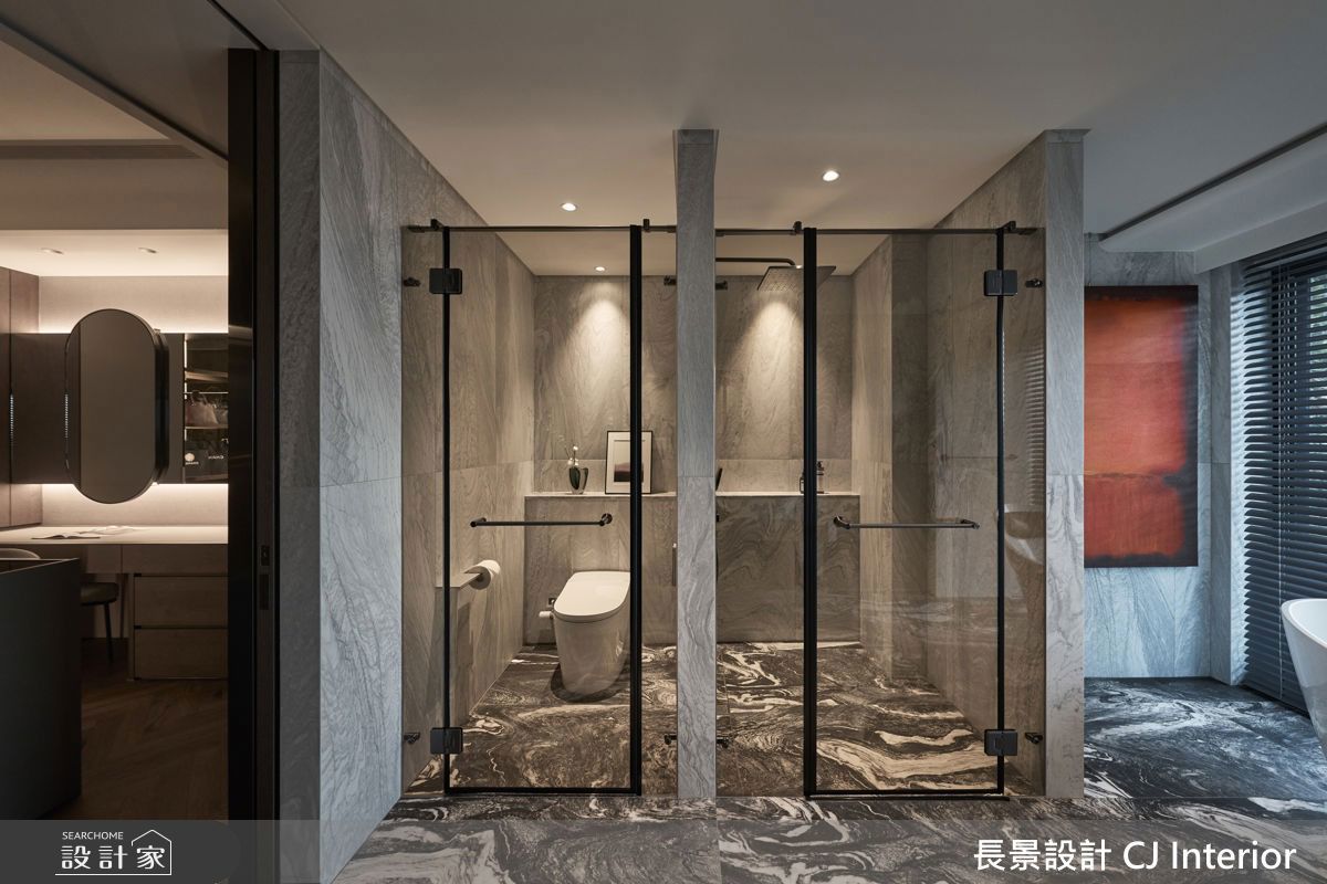 主臥室採環形動線,讓睡眠區、更衣區與衛浴空間可以自由連通。