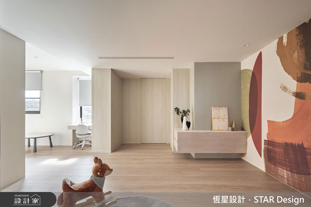 兩間小孩房滿足成長的彈性規劃，展現獨立又和諧的空間設定。