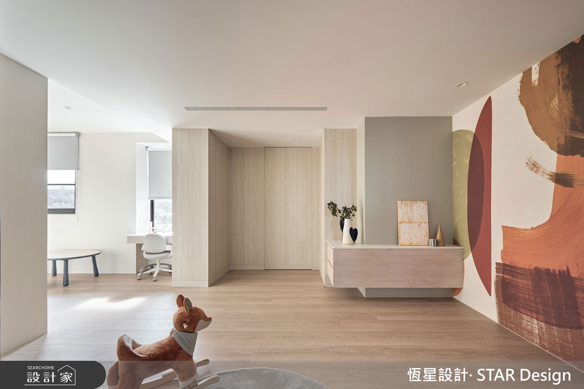 兩間小孩房滿足成長的彈性規劃，展現獨立又和諧的空間設定。