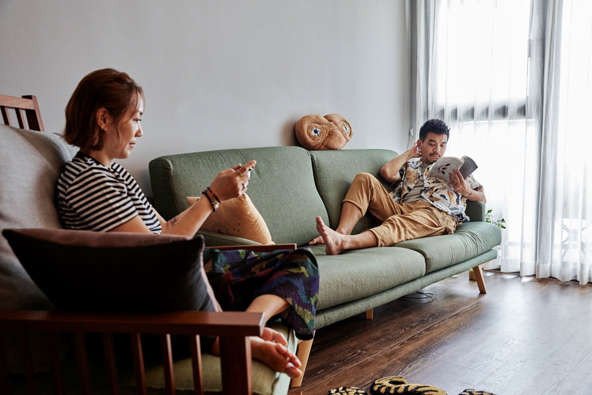 藝人Gigi、史丹利鍾愛優渥實木，客廳餐廳家具一次到位。