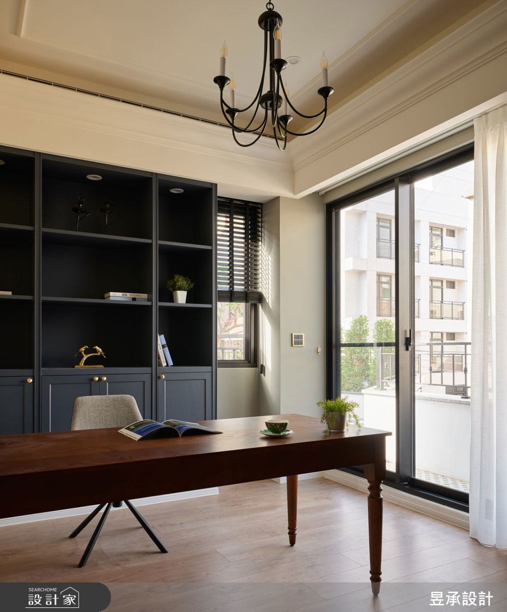 書房則以沈穩深色鋪陳,打造低調優雅的休憩空間。