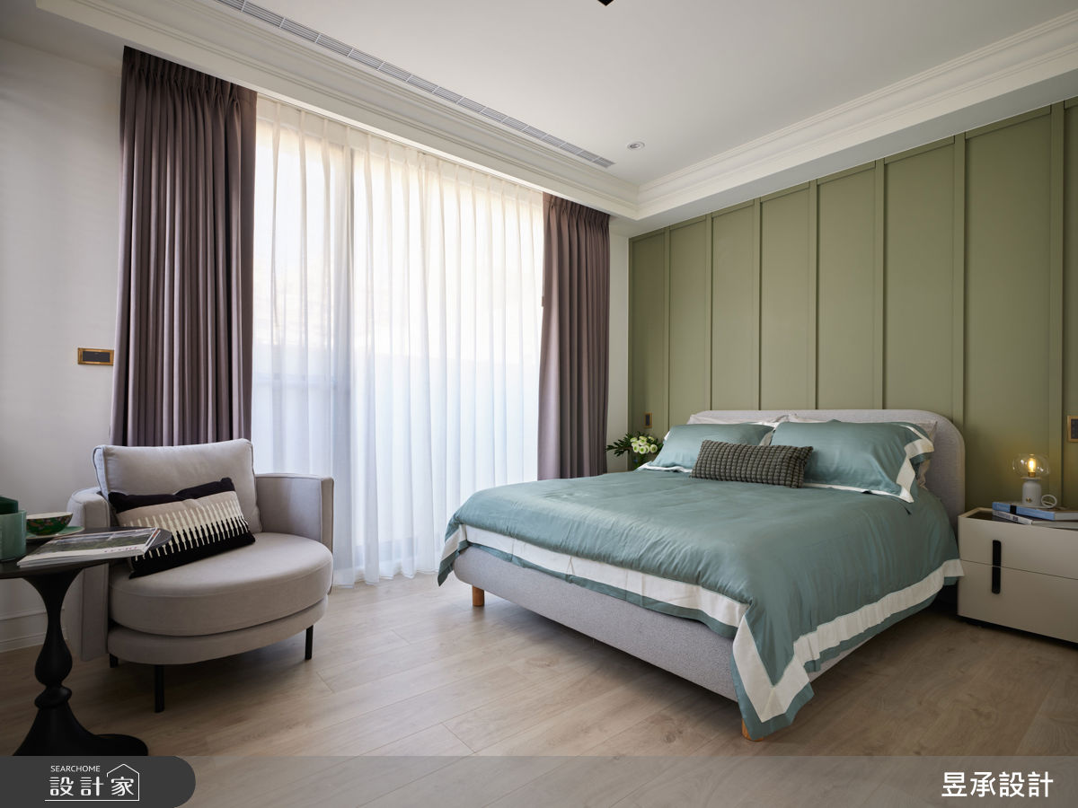 三樓女孩房以溫暖大地色鋪陳,營造柔和舒適氛圍;男孩房則採綠色系,展現朝氣與個性。