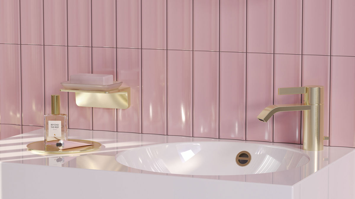 Dornbracht IMO刷紋淺金色(Brushed Light Gold)龍頭，細膩的手工刷紋映射柔和光澤，於粉紅色設計襯托中更顯溫潤層次，為空間注入優雅且具當代感的視覺焦點。