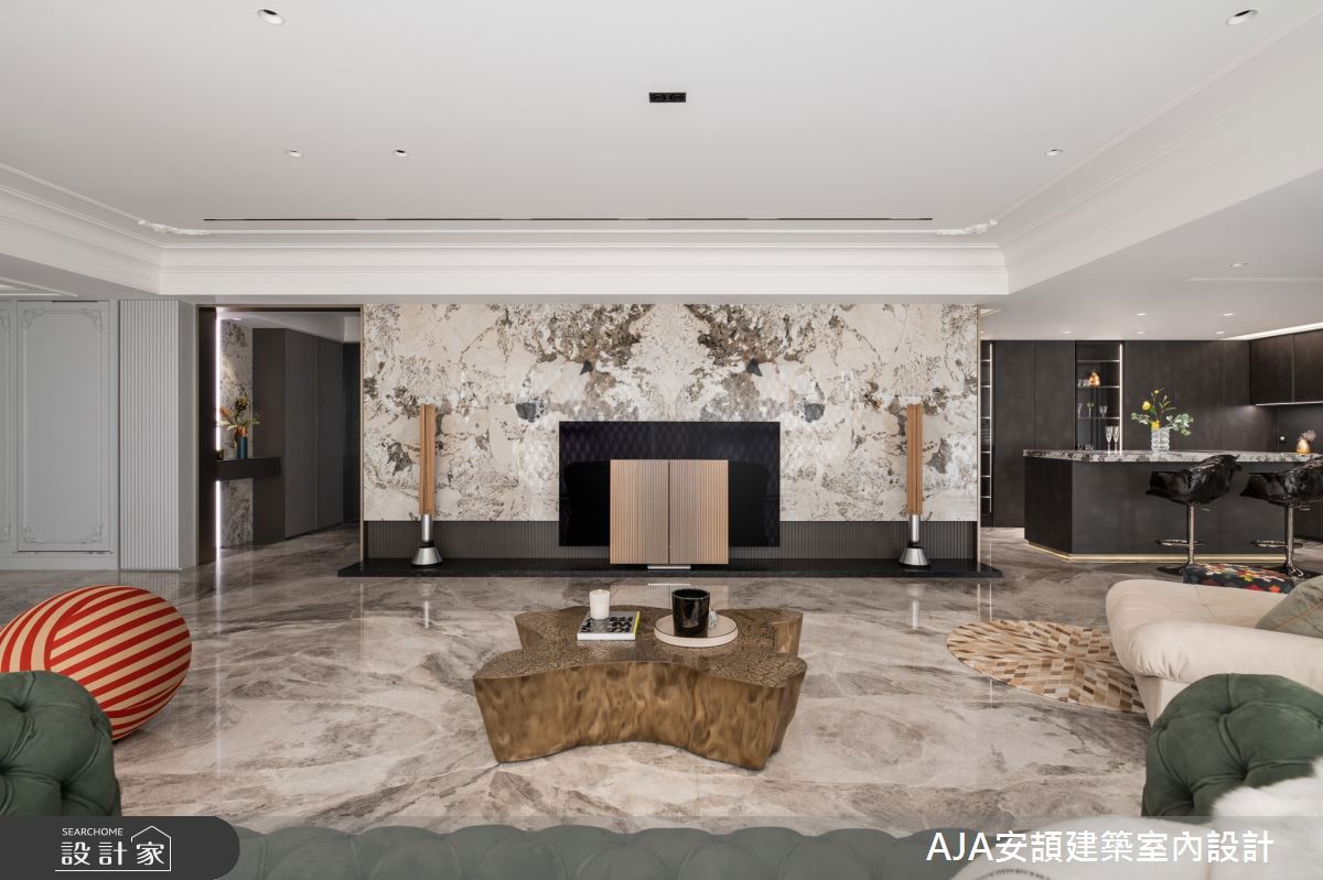 看此豪宅客廳更多美圖