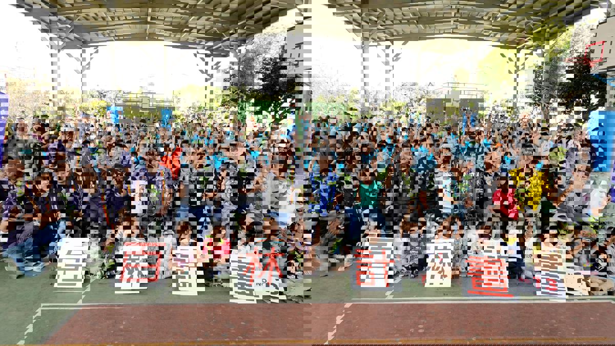 歐德「百林計畫」第13座在雲林，由總經理陳國甫率領團隊與中正國小校長羅瑞蓉全校師生及各界貴賓共260人，打造共生共好校園。