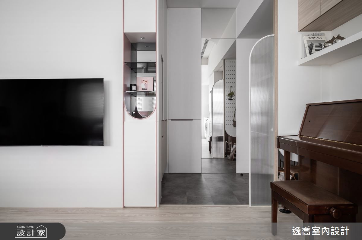 玄關規劃全身鏡、弧形屏風，消弭風水疑慮