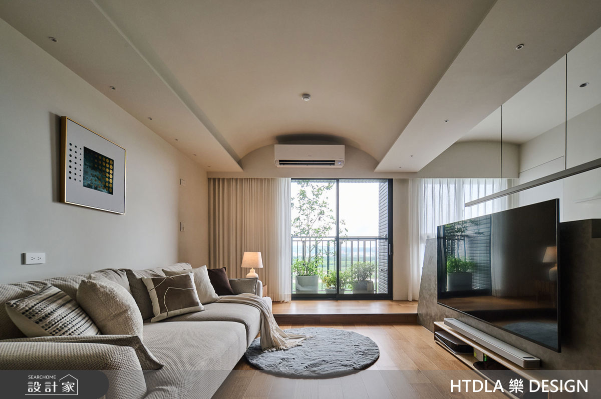 弧形天花柔和樑體，增添開闊感受。