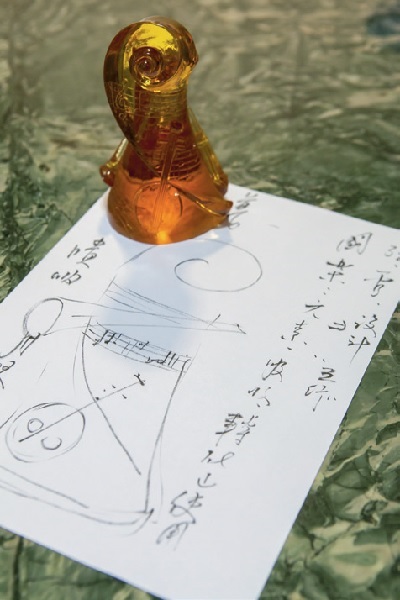 以白色和玻璃 創造出工藝生活居家。黃安福