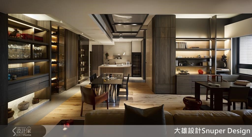 仿流明天花造型的燈具,製造由天井般的自然生動光線,同時帶入精緻工業風的前衛設計。 仿流明天花造型的燈具,製造由天井般的自然生動光線,同時帶入精緻工業風的前衛設計。