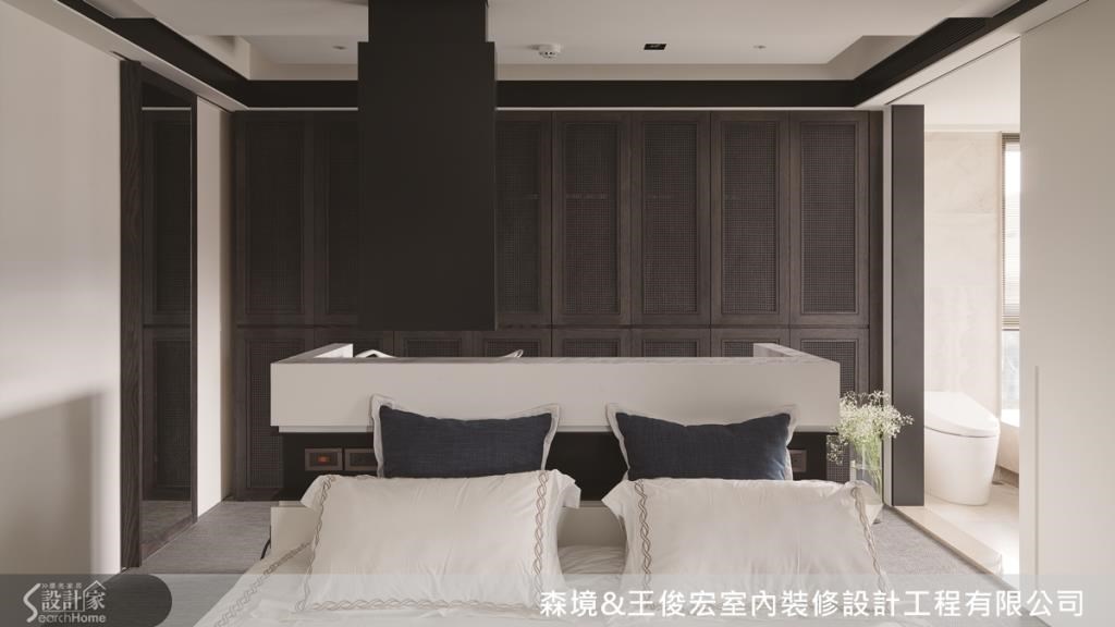 用穿透手法手工打造藤編衣櫃門片,做出層次感,呈現仿造進口衣櫃質感。 用穿透手法手工打造藤編衣櫃門片,做出層次感,呈現仿造進口衣櫃質感。