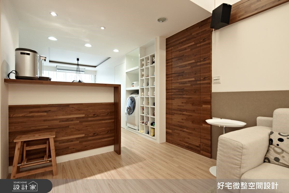 此住宅的主人是一對年輕屋主,2 主 3 貓的成員下,在