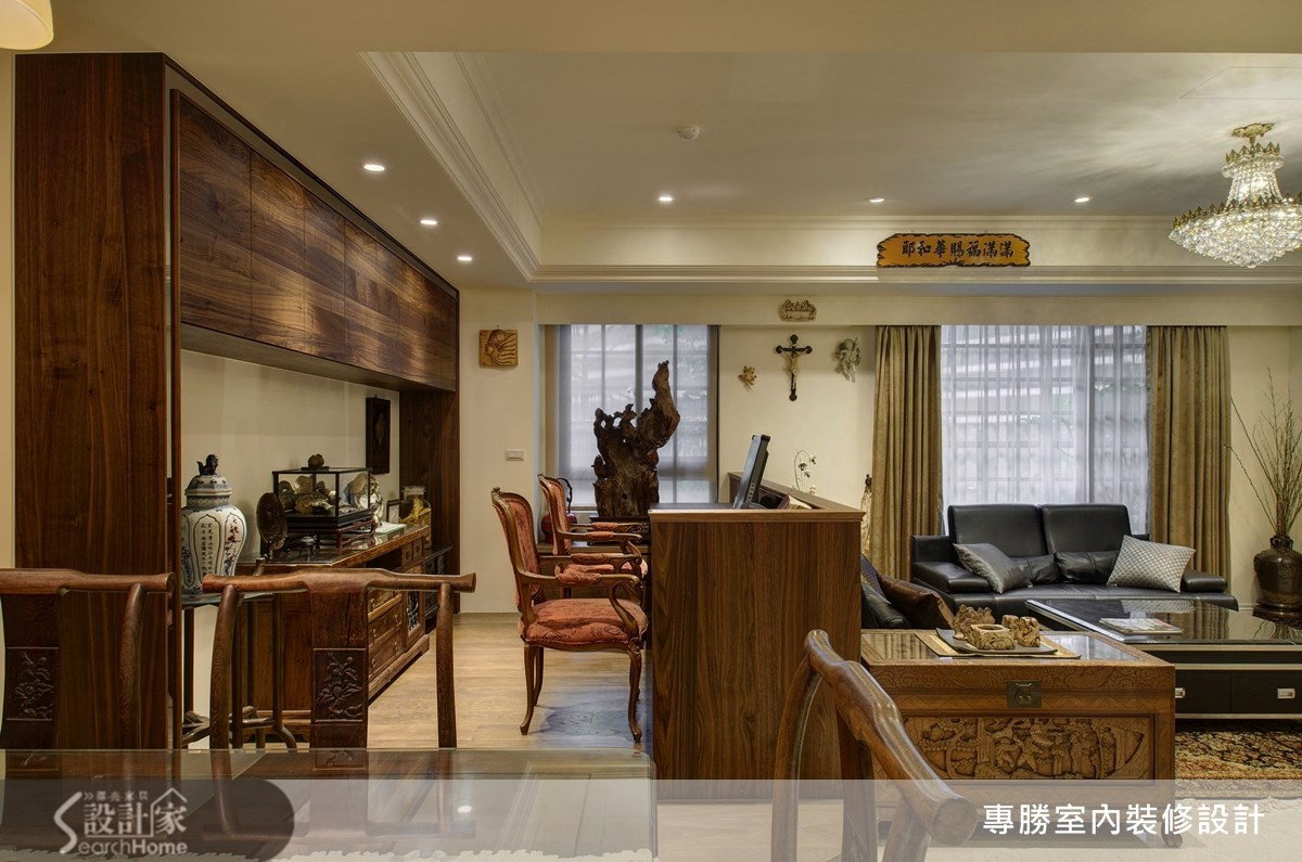 在這個新北市淡水區的 40 坪新成屋,設計師替 1 家 3
