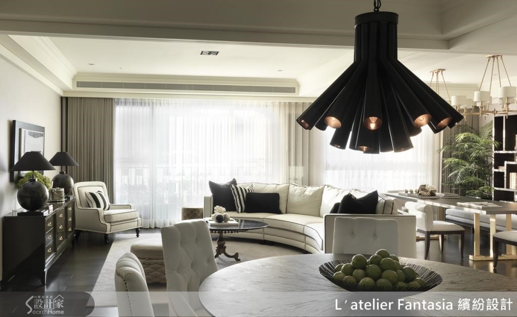 L′atelier Fantasia 繽紛設計團隊利用適當貼切的家飾軟件裝修,營造典雅貴族氛圍居家。
