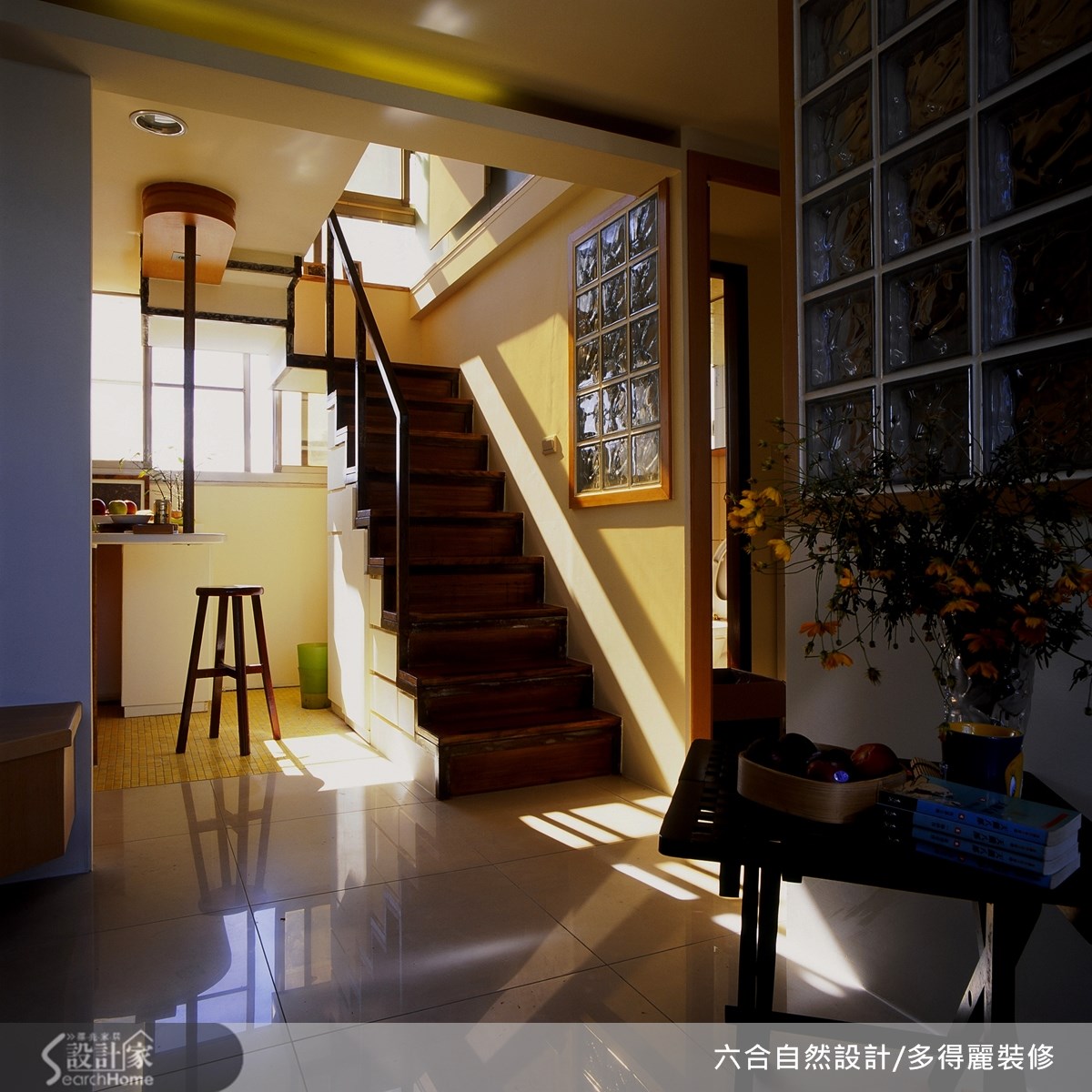一家四口搬入了位於新北市板橋區 20 坪新成屋,原僅有