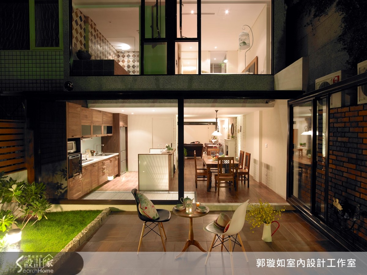 7 月的仲夏,我們來到北投這間 69 坪的老屋,原本有著